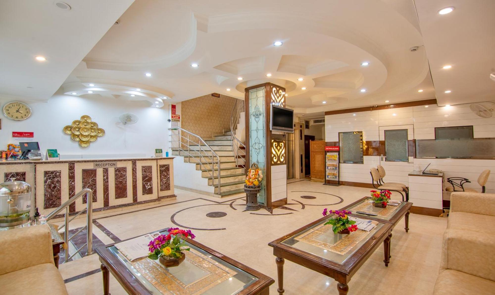 Treebo Paras International Hotel Делхи Екстериор снимка